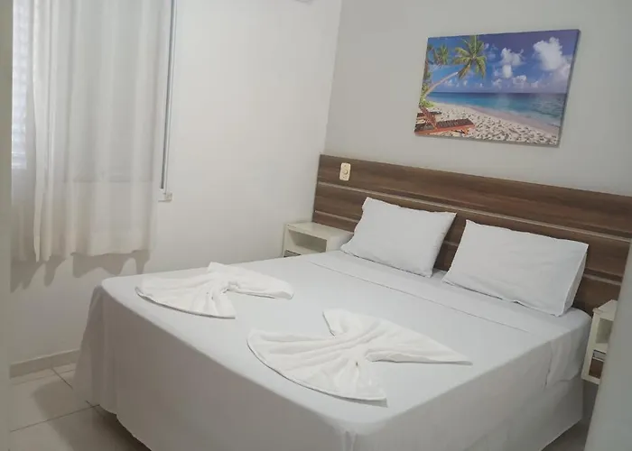 Apartamento 23A para 6 pessoas com Piscina e Churrasqueira no Cond Torremolinos Beach a 80m para Pé na areia na Praia da Enseada Ubatuba